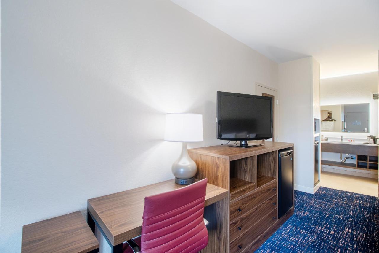 Econo Lodge Inn & Suites Foley-North Gulf Shores Экстерьер фото