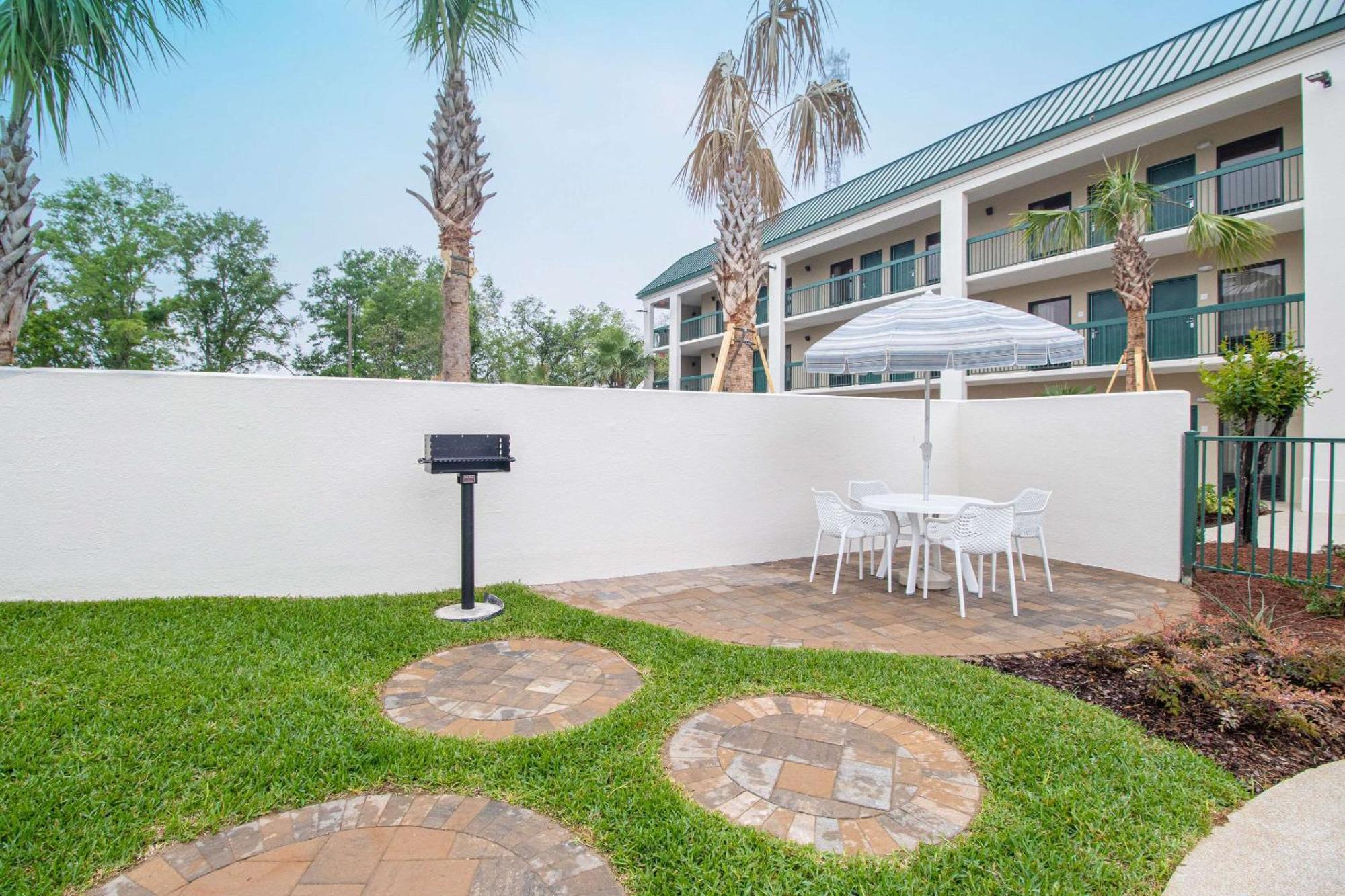 Econo Lodge Inn & Suites Foley-North Gulf Shores Экстерьер фото